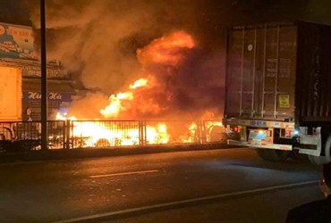 [30/03/2020- Hải Phòng] Container bốc cháy ngùn ngụt, tài xế nhanh chóng thoát thân