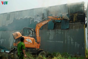 [21/03/2020- Điện Biên ]Cháy lớn nhà kho Điện Biên nhều hàng hóa, tài sản bị thêu ruị