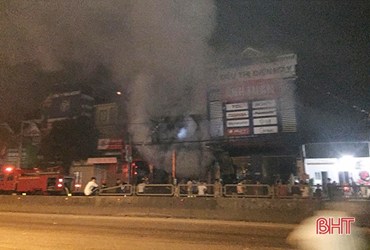 [28/03/2020- Hà Tĩnh]Cháy cửa hàng thiết bị ô tô, 2 ông cháu thiệt mạng lúc rạng sáng
